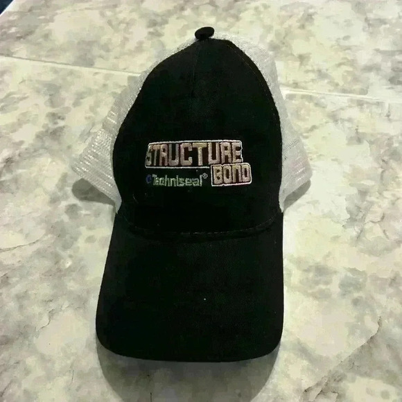 Men’s Techniseal Structure Bond Embroidered Black White Trucker Hat RARE - Picture 1 of 5